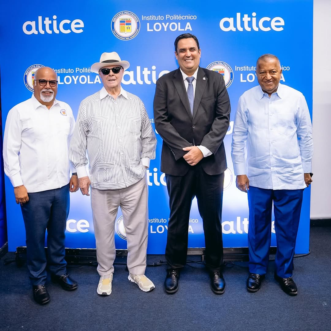Este es un gran da para la educacinAltice junto al Instituto Politcnico Loyola IPL inaugur una Sala de Telepresencialidad que beneficiar a 13398 estudiantes En este innovador espacio podrn crear y reci