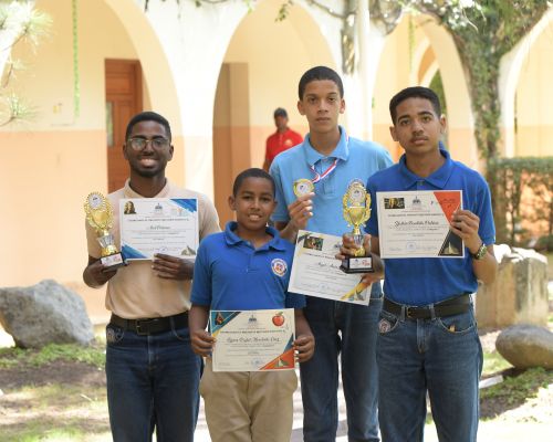 Estudiantes del IPL primeros y segundos lugares en Olimpiadas Regionales de Matemática